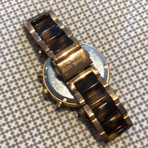 Michael Kors rose gold watch - Picture 3 of 4